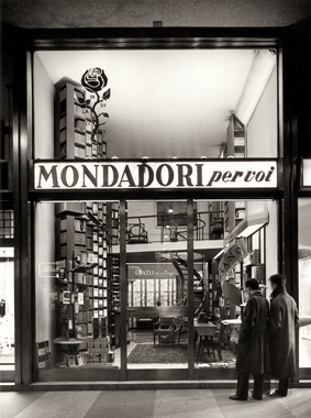 21 December 1954: The first Mondadori per Voi bookstore is inaugurated in Milan