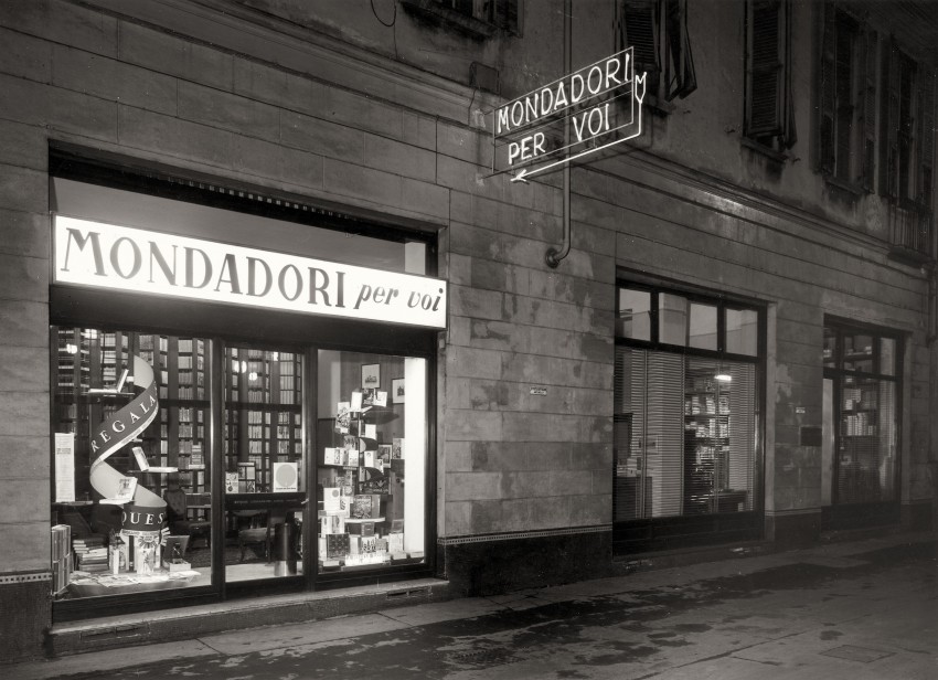 Nel 1954 nasce la catena di librerie Mondadori per Voi, a Milano. - Immagine concessa con licenza CC BY-SA 4.0