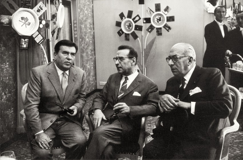 Arnoldo Mondadori con Georges Simenon e Gino Cervi. - Immagine concessa con licenza CC BY-SA 4.0
